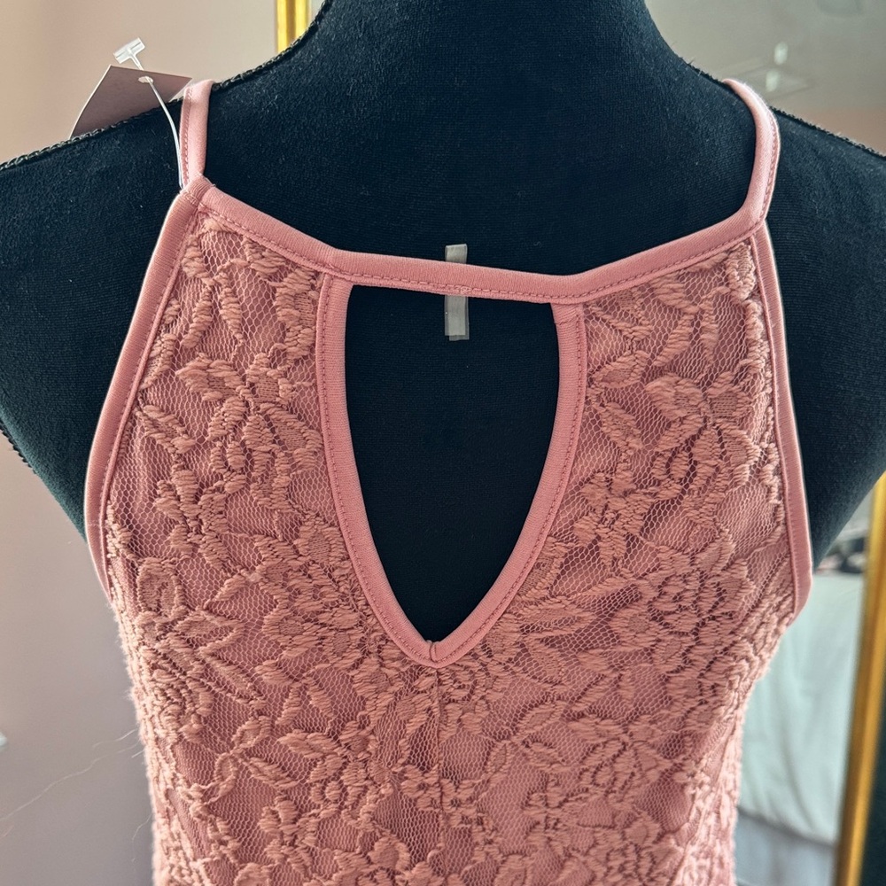 Chic lace halter tank top in pink by Social Teen Size Large - Picture 5 of 7